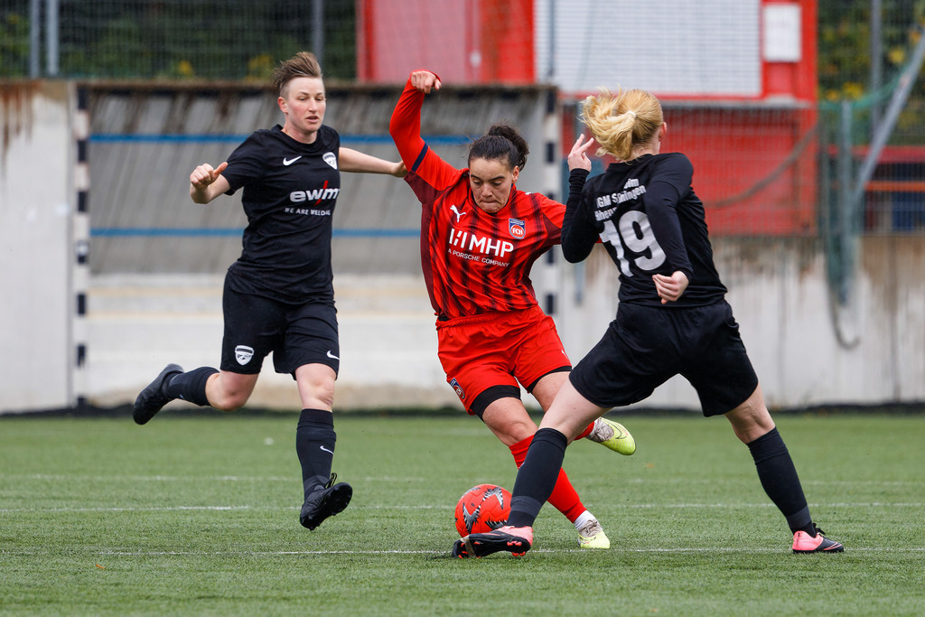 FCHHOH_251005_6624 | 1.FC Heidenheim 1846 II vs. SGM Hohenmemmingen/Sontheim, Fußball, Frauen, Bezirksliga, 2025/2026, 4. Spieltag, 05.10.2025 in Heidenheim, Kunstrasen b. Voith-Arena West(Foto: Michael Bulling) - Realisiert mit Pictrs.com