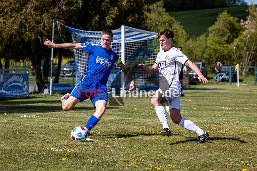 SG Hungerbach vs SV Eurasburg-Beuerberg | Meisterrunde Kreisklasse Gruppe C, SG Hungerbach vs SV Eurasburg-Beuerberg, 20240427,
Duell zwischen Christian BAUER (SVEB 10) und Matthias LISTLE (SGH 3),
2024-04-27 in Oberhasuen (Sportplatz Oberhasuen)
10 Christian BAUER (SVEB 10), 3 Matthias LISTLE (SGH 3)
Copyright: WolfgangxLindner www.foto-lindner.de
