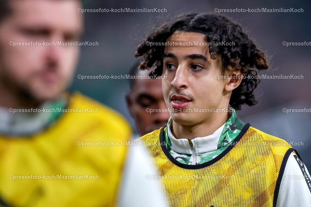 BMG13122502078 | 13.12.2025, Fußball, Borussia Mönchengladbach - VfL Wolfsburg, 1. Fußball Bundesliga, 14.Spieltag, Borussia-Park, Saison 2025 2026: Wael Mohya (Borussia Mönchengladbach #36) beim WarmUp DFB regulations prohibit any use of photographs as image sequences and or quasi-video.