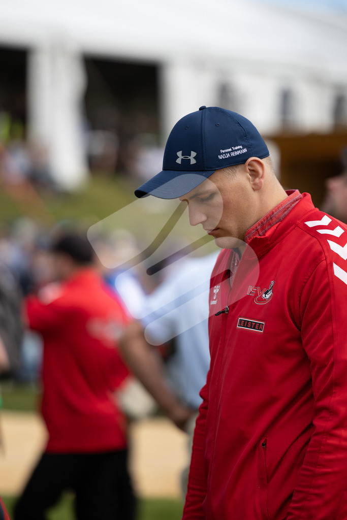 Rigi2025_1519 | Die Schwinger des Schwyzer Kantonalen Schwingerverbandes: Fotos, die Dynamik und Leidenschaft festhalten, sowie emotionale Momente aus dem traditionellen Schwingsport zeigen. - Realisiert mit Pictrs.com