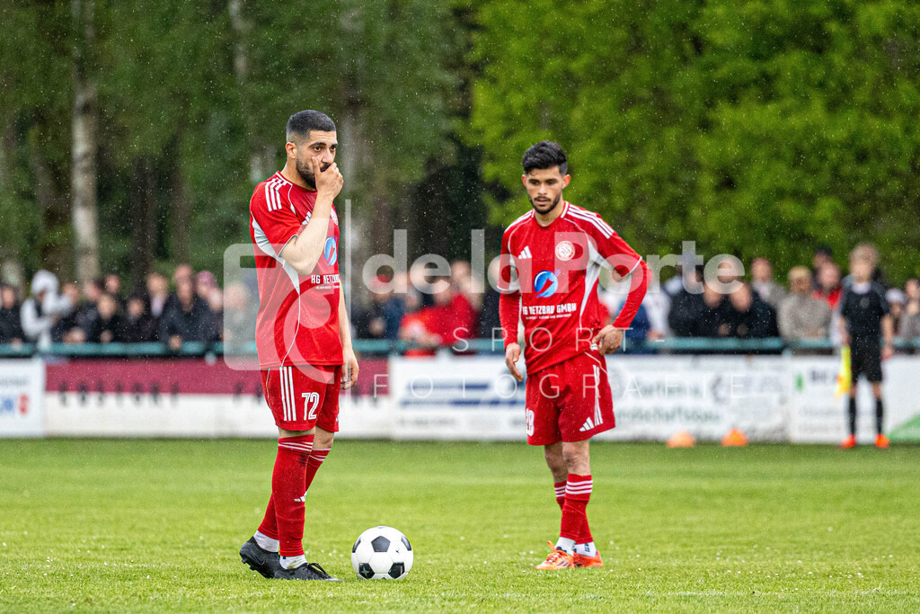 Sperber Veerßen - Tarhan_ Mehmet (beim Freistoß) vs Wriedel (KP-Finale) 130526 dlP | immodelaporte-sportfotos - Realisiert mit Pictrs.com