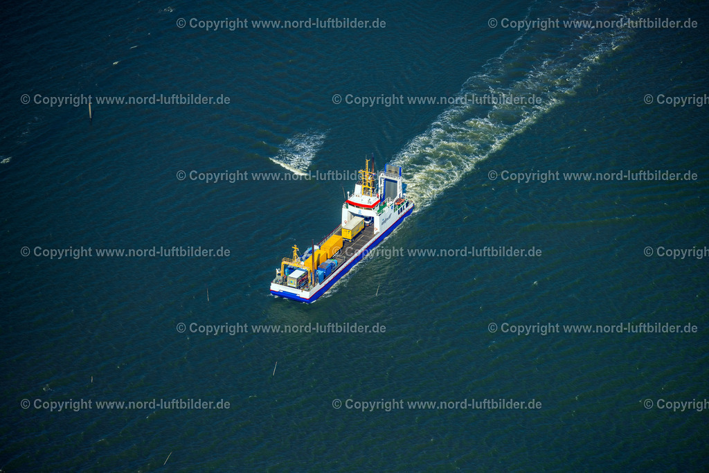 Juist_Frisia_VIII_Inselfracht_ELS_5839050924 | JUIST 05.09.2024 Fahrt eines Fähr- Schiffes " Frisia Inselfacht VIII " an der Straße Am Hafen in Juist im Bundesland Niedersachsen, Deutschland. // Ride a ferry ship " Frisia Inselfacht VIII " on street Am Hafen in Juist in the state Lower Saxony, Germany. Foto: Martin Elsen