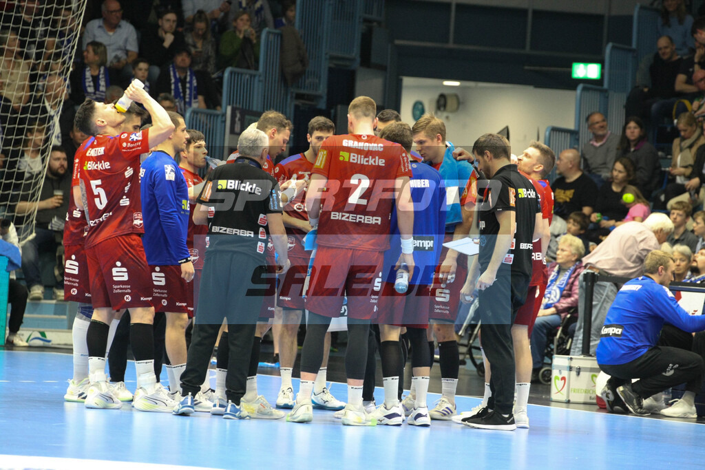 VFL Gummersbach - Füchse Berlin | Auszeit Balingen - © Sportfoto-Sale (MK) - Realisiert mit Pictrs.com