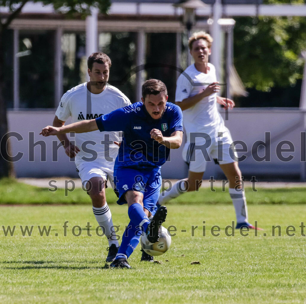 2023-09-02_044_SG_Markt_Schwaben_gegen_TSV_Hohenbrunn | Markt Schwaben, Deutschland, 02.09.2023:
Fußball, Kreisklasse 2023 / 2024, 3. Spieltag, (SG) Markt Schwaben gegen TSV Hohenbrunn, Endergebnis: 2:0

Florian Niederdorf (SG Markt Schwaben, #8), Matthias Prock (TSV Hohenbrunn, #2)

Foto: Christian Riedel / fotografie-riedel.net
