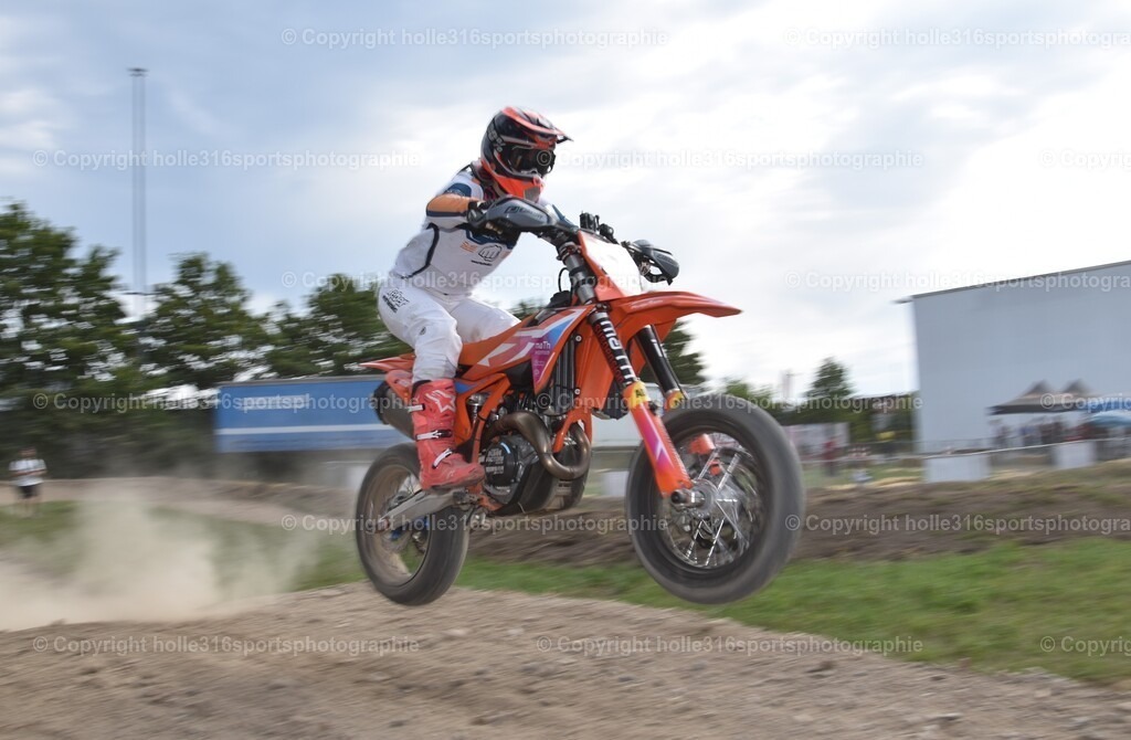 DSC_0529 | Sportfotografie , Motorsport, Motoross, Reitsport, Mointainbike, Enduro,
Landschaft , Outdoor, Eventfotografie, Landschaft, Bilder online bestellen - Realisiert mit Pictrs.com
