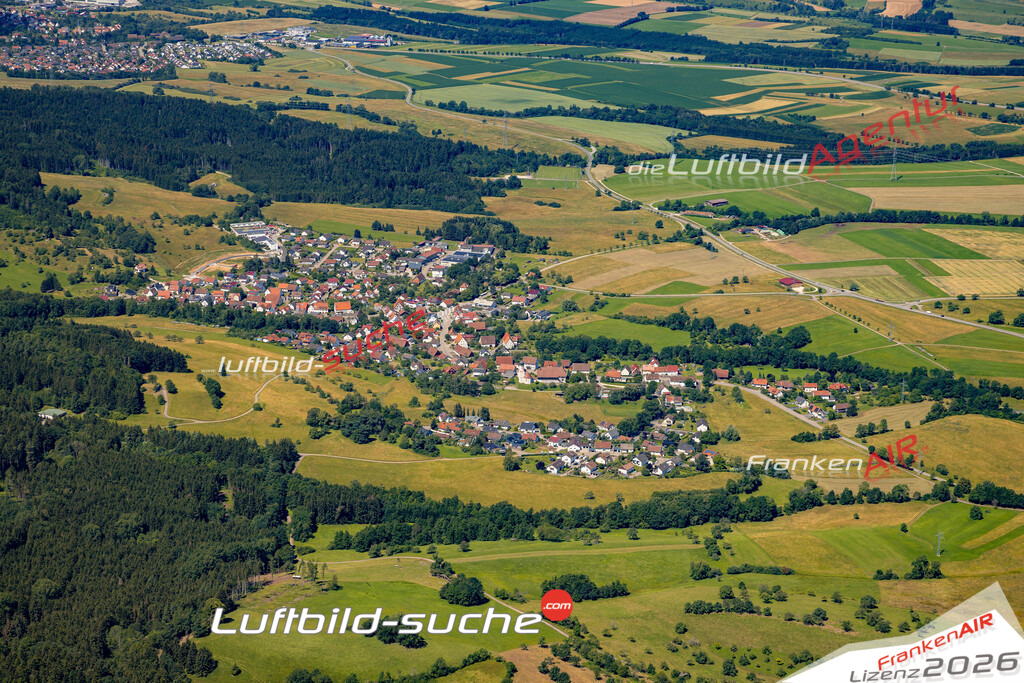 Das Luftbild zeigt : Roßwangen Balingen - Die Luftaufnahme wurde 2024 vom UL-Flugzeug aus erstellt ( keine Drohne ) - Hochauflösende Luftaufnahme - Für grossformatige Ausdrucke geeignet. Die Geschenkidee !Mit Lizenz und Bildrechte bestellbar