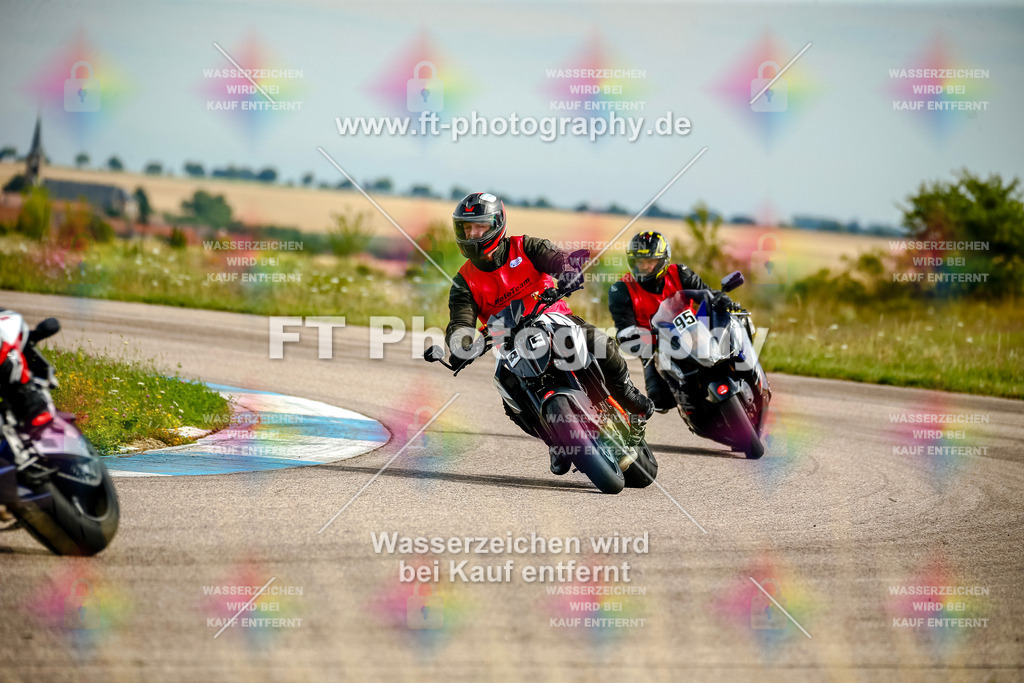 Chambley Juli-2553 | Hier findet Ihr Bilder von Touristenfahrten auf der Nürburgring Nordschleife oder von anderen Veranstaltungen die ich besucht habe. Viel Spass beim Durch Schauen 