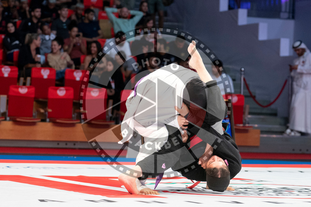 20231108PBB1184 | Fighters compete during the AJP World Professional Championship in the Mubadala Arena in Abu Dhabi, Arab United Emirates, on November 8, 2023.