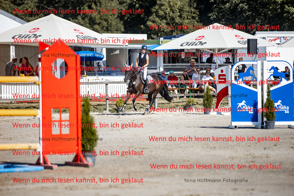 BK1A7923 | Turnierbilder Turnierfotos Nina Hüffmann Turnierfotografie Pferdefotografie Tierzeichnung Haustierzeichnung Pferdezeichnung Hundezeichnung Videograf  - Realisiert mit Pictrs.com