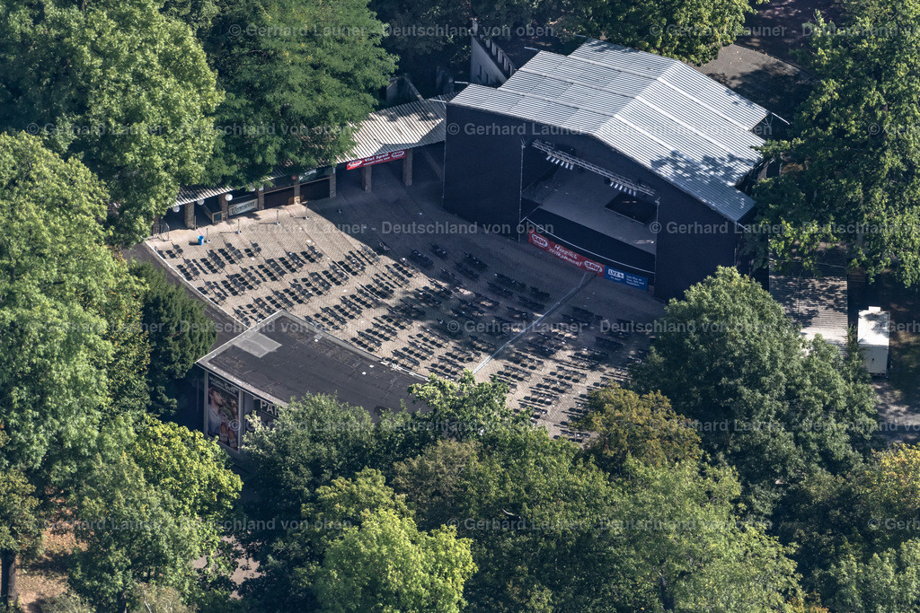 4041403 | LEIPZIG 15.09.2020 Konstruktion des Bauwerkes der Freilicht- Bühne " Parkbühne " im Ortsteil Zentrum-Süd in Leipzig im Bundesland Sachsen, Deutschland. Weiterführende Informationen bei: Parkbühne im Clara Zetkin Park. // Construction of the building of the open-air theater " Parkbuehne " in the district Zentrum-Sued in Leipzig in the state Saxony, Germany. Further information at: Parkbuehne im Clara Zetkin Park. Foto: Gerhard Launer
