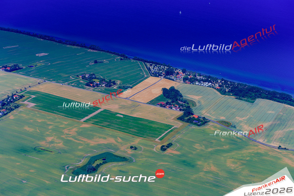 Die Luftbildaufnahme Camping - Rerik wurde 2018 mittels Flugzeug (keine Drohne) erstellt. Perfekte Schärfe und Druck- Auflösung- Garantiert!