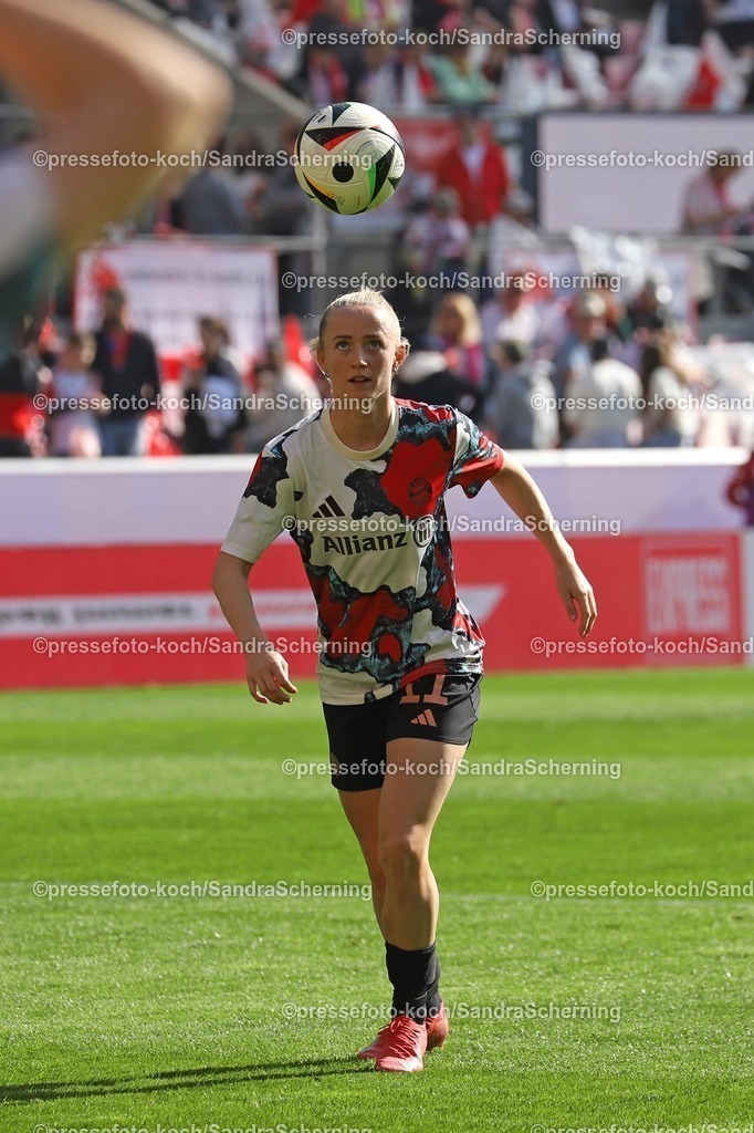 xSSC09032502049 | 09.03.2025, xsscx, Frauen Fußball, 1. FC Köln - FC Bayern München, 1. Fußball Bundesliga, 16. Spieltag, RheinEnergie-STADION, Saison 2024 2025: Lea Schüller (FC Bayern München 11) DFB regulations prohibit any use of photographs as image sequences and or quasi-video. Nordrhein-Westfalen Deutschland