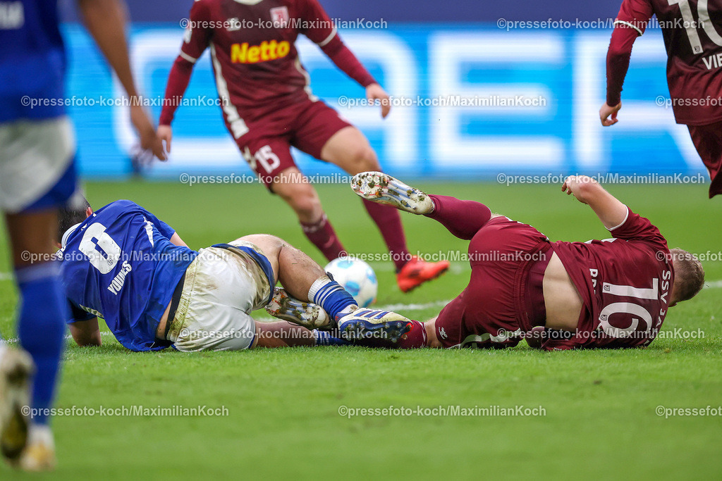 Schalke10112401050 | 10.11.2024, Fußball, FC Schalke 04 - SSV Jahn Regensburg, 2. Fußball Bundesliga, Veltins-Arena Gelsenkirchen, Saison 2024 2025: Amin Younes (S04 #8) und Louis Breunig (Jahn-Regensburg #16) liegen im Strafraum am BodenDFB regulations prohibit any use of photographs as image sequences and or quasi-video.