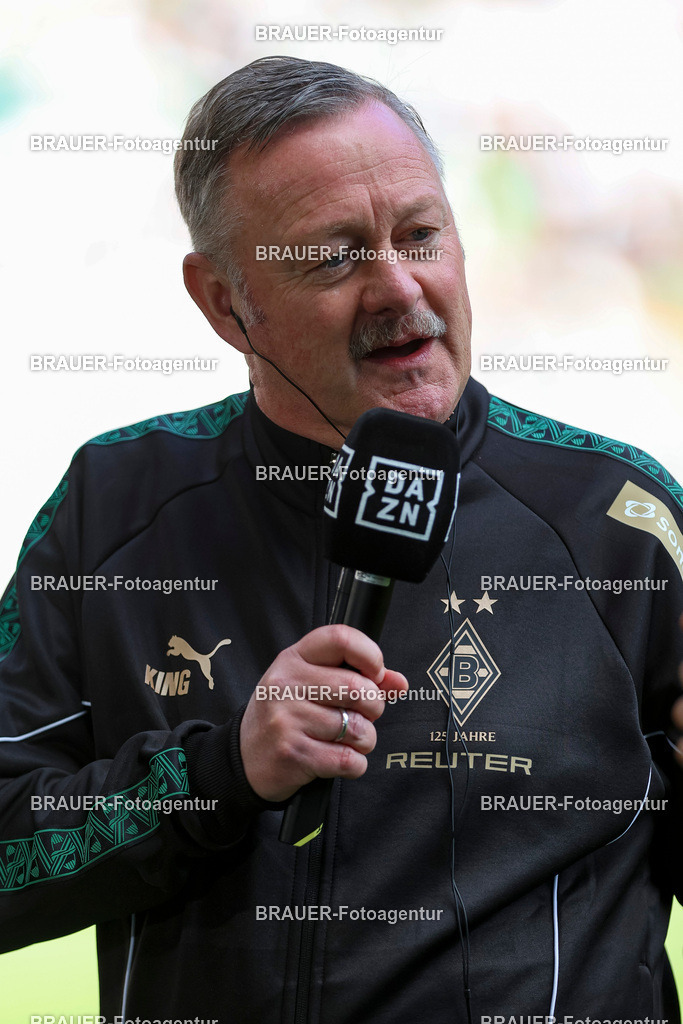 Borussia Mönchengladbach vs Hamburger SV - Bundesliga  | Mönchengladbach, Deutschland, 24.08.25:   Roland Virkus (Geschäftsführer Sport Borussia Mönchengladbach) im Interview waehrend des Spiels der Bundesliga zwischen Borussia Mönchengladbach vs Hamburger SV im Stadion im Borussia Park(Foto von Brauer-Fotoagentur / Adrian Schlueter)