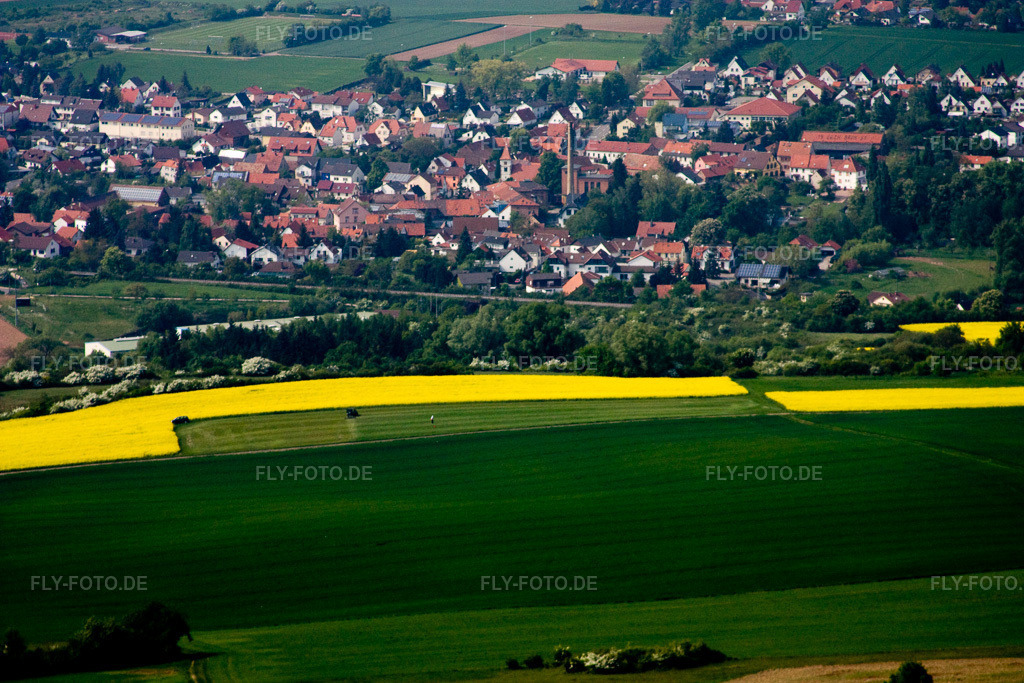 Luftbild: landwirtschaftlichen Feldern und Nutzflächen in Ebertsheim im Bundesland Rheinland-Pfalz in Deutschland. Foto: IMG_18093.jpg vom 02.05.2009 durch Werner Riehm/FLY-FOTO.de