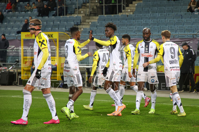 Austrian Bundesliga: Grazer AK 1902 vs LASK | GRAZ, AUSTRIA, 13.DEC.25 - SOCCER - ADMIRAL Bundesliga, Grazer AK 1902 vs LASK. The image shows the rejoicing of the goal from LASK.
