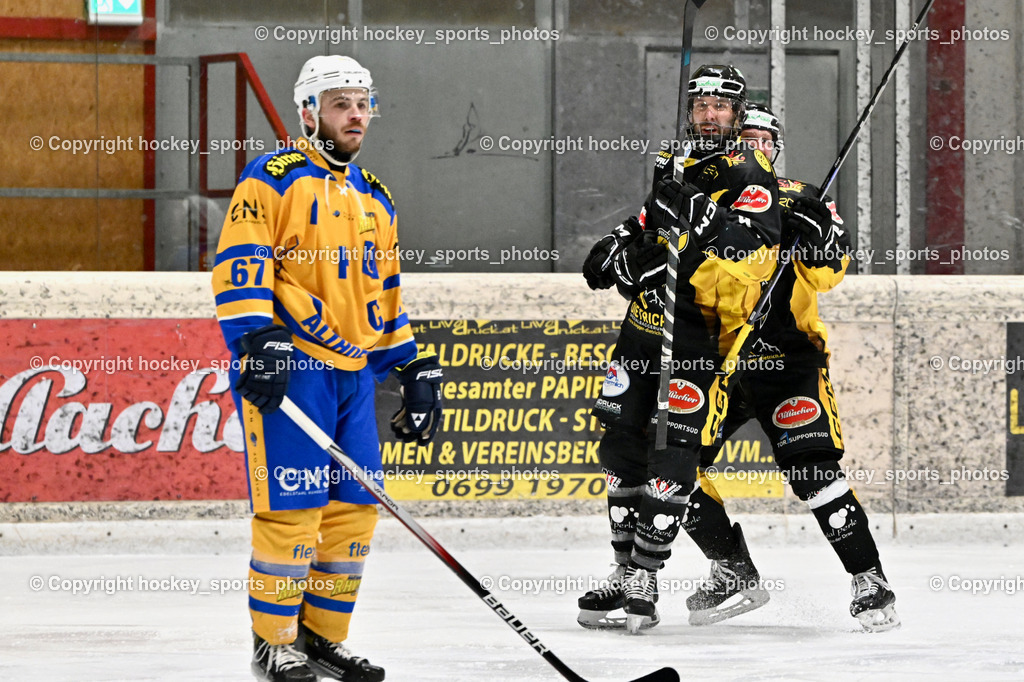 MET PHOTOVOLTAIK HORNETS SPITTAL vs. 1. EHC ALTHOFEN | #67 Schettina Kevin EHC Althofen, Jubel Hornets Spittal, #9 Essmann Kevin EC Hornets Spittal, #12 Glavic Gasper EC Hornets Spittal, MET PHOTOVOLTAIK HORNETS SPITTAL vs. 1. EHC ALTHOFEN, MET PHOTOVOLTAIK HORNETS SPITTAL vs. 1. EHC ALTHOFEN am 10.01.2026 in Spittal an der Drau (Eissportzentrum Spittal), Austria, (Photo by Bernd Stefan)