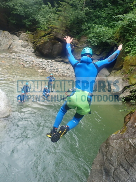 P1050122 | Bestelle die Bilder deines Berg- oder Wasser-Abenteuers mit Mountain Sports bequem von zu Hause aus direkt über unseren Online Fotoshop von pictrs.com. - Realisiert mit Pictrs.com