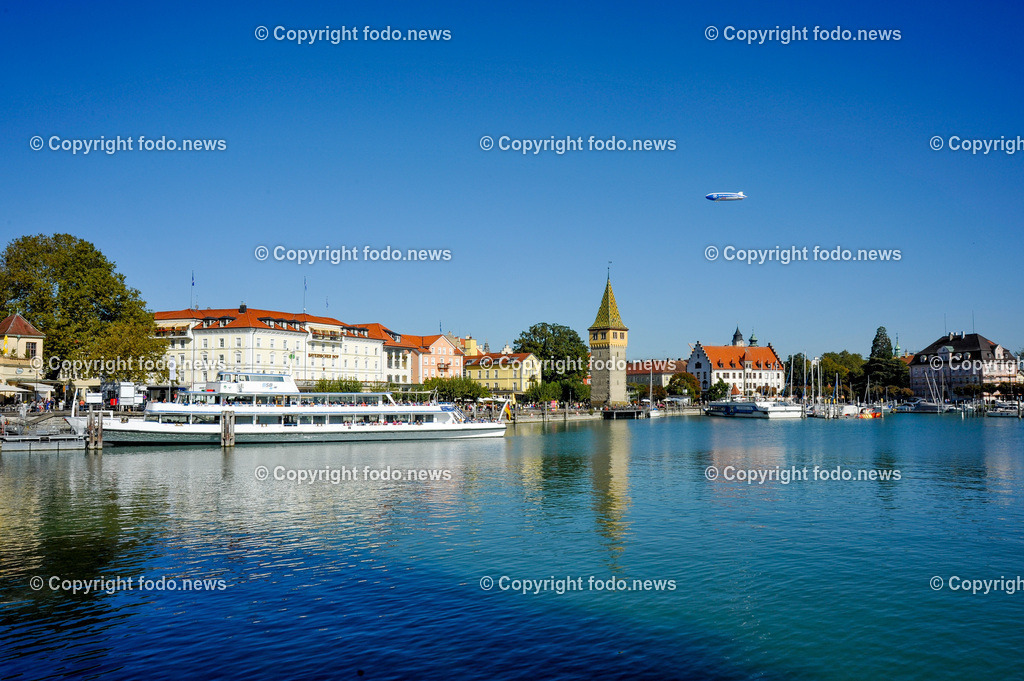 Deutschland_ Bayern_ Lindau am Bodensee_ 21.06.2024-25 | 21.06.2024, Deutschland, GER, Bayern, Lindau am Bodensee, im Bild Stadtansichten, Gebauede, Sehenswuerdigkeiten, Wahrzeichen, Leuchtturm, Loewenfigur, Reise, Feature, Travel, Tourismus, Bodensee, Schiff, SchifffahrtLindau am Bodensee ist eine deutsche Mittelstadt im Suedwesten von Bayern. Der historische Stadtkern der ehemaligen Reichsstadt mit der Maximilianstraße im Zentrum liegt auf einer Insel im oestlichen Teil des Bodensees. Die Insel ist durch eine Straßenbruecke und den Lindauer Eisenbahndamm mit den Stadtteilen auf dem Festland verbunden. Lindau ist eine Große Kreisstadt und der Verwaltungssitz des gleichnamigen Landkreises im bayerischen Regierungsbezirk Schwaben. Quelle: Wikipedia