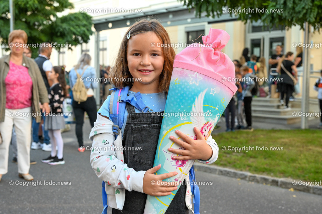 Schulbeginn 2023_ Volksschule Enns_ 11.09.2023-8 | 11.09.2023, Enns, AUT, Schulbeginn 2023, Volksschule Enns, im Bild Sophie Haslhofer (6, Moos)