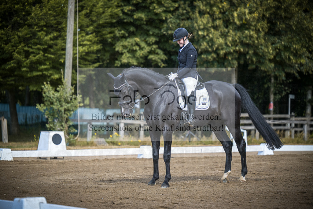 DOS_3649 | Entdecke hochwertige Reitturnierfotos von Foto Oger. Professionell, emotional und authentisch – jetzt Lieblingsmomente im Shop bestellen.Deutschlandweite Turnierfotografie. - Realisiert mit Pictrs.com