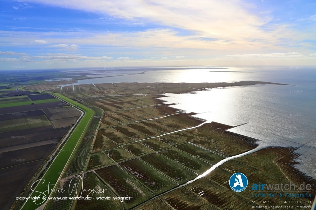 Luftbilder-Nordfriesland--Husum-Reussenköge-Kuestenlinie-Landgewinnung-airwatch-wagner-IMG_1946 | Entdecken Sie atemberaubende Luftbilder und Fotografien auf airwatch.de - Tauchen Sie ein in eine Welt voller faszinierender Aufnahmen aus der Vogelperspektive.