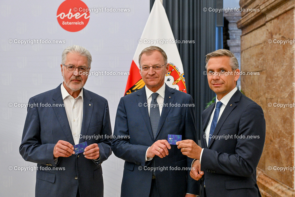 Pressekonferenz Land Ooe_ Start Sachleistungskarte fuer AsylwerberInnen in Ooe_ 03.06.2024-9 | 03.06.2024, Linz, AUT, Pressekonferenz Land Ooe, Start Sachleistungskarte fuer AsylwerberInnen in Ooe, im Bild Walter Aichinger (Praesident des Roten Kreuz Ooe), LH Thomas Stelzer (VP, Landeshauptmann Ooe), LR Wolfgang Hattmannsdorfer (VP)