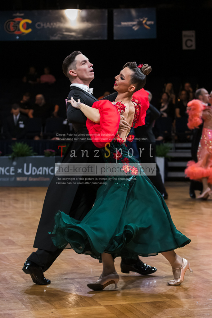 20250821_WDSF-SenI-Std-R1_4323 | Tanzsportbilder, Standardtanz, Lateintanz, WDSF, DTV, LTVB, dancecomp, goc, hessen tanzt, blaues band der spree, walzer, tango, wiener walzer, slowfox, quickstepp, samba, rumba, cha-cha-cha, paso doble. jive, hd-kroft photography, turniertanzsport
