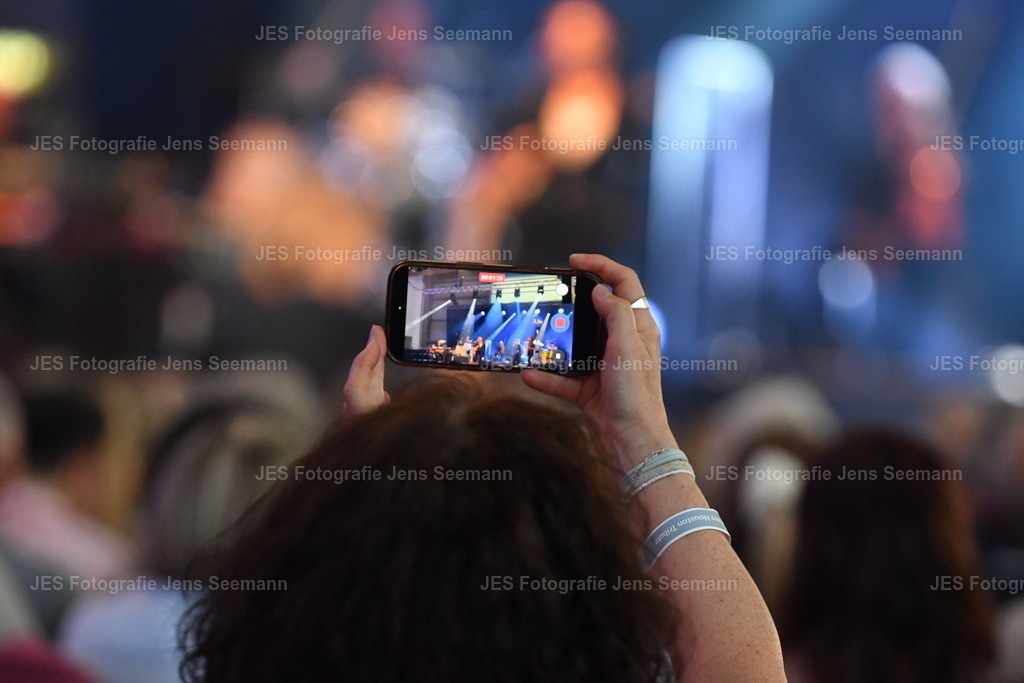 2026_Deborah Lee und the news_One Moment time Whitney Houston__0455 | Fotograf Jens Seemann - Realisiert mit Pictrs.com