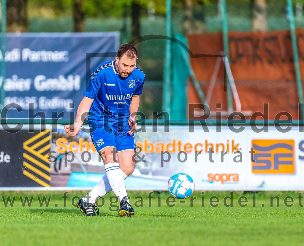 2023-07-25_047_FC_Langengeisling_III_gegen_SV_Riedmoos_III | Erding, Deutschland, 25.07.2023:
Fußball, C-Klasse 2023 / 2024, Testspiel, FC Langengeisling III gegen SV Riedmoos e.V. 1959 III, Endergebnis: 3:5

Foto: Christian Riedel / fotografie-riedel.net