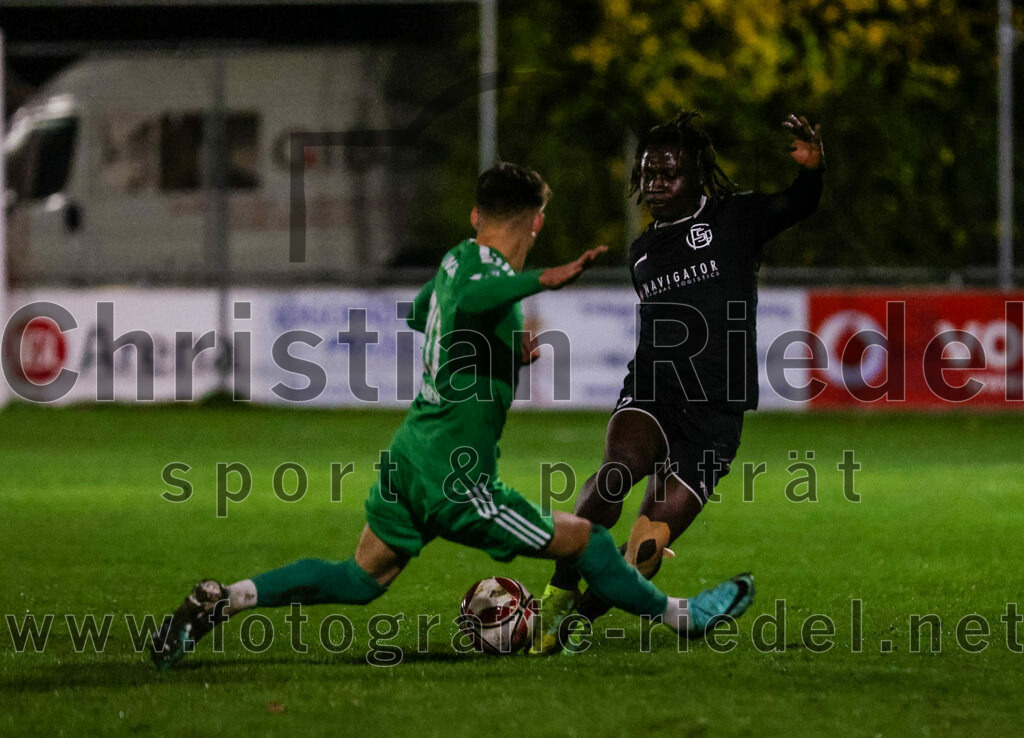 2023-11-03_095_FC_Schwaig_gegen_TuS_Holzkirchen | Oberding, Deutschland, 03.11.2023:
Fußball, Landesliga Südost 2023 / 2024, 19. Spieltag, FC Schwaig gegen TuS Holzkirchen, Endergebnis: 4:1

Pirmin Lindner (TuS Holzkirchen, #20), Bilal Ibrahim (FC Schwaig, #6)

Foto: Christian Riedel / fotografie-riedel.net