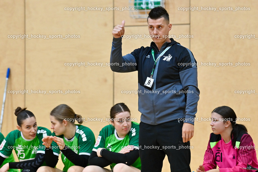 SC Ferlach Damen vs. HIB Graz 18.2.2023 | Headcoach HIB Graz KAVRAN Ivan, Spielerbank HIB Graz