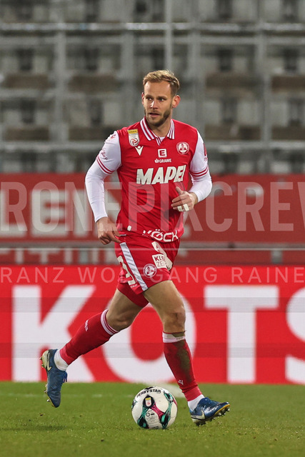 Austrian Bundesliga: Grazer AK 1902 vs LASK | GRAZ, AUSTRIA, 13.DEC.25 - SOCCER - ADMIRAL Bundesliga, Grazer AK 1902 vs LASK. The image shows Martin Kreuzriegler (GAK).