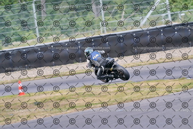 26bt05-1698 | markuskiefer.com - Realisiert mit Pictrs.com