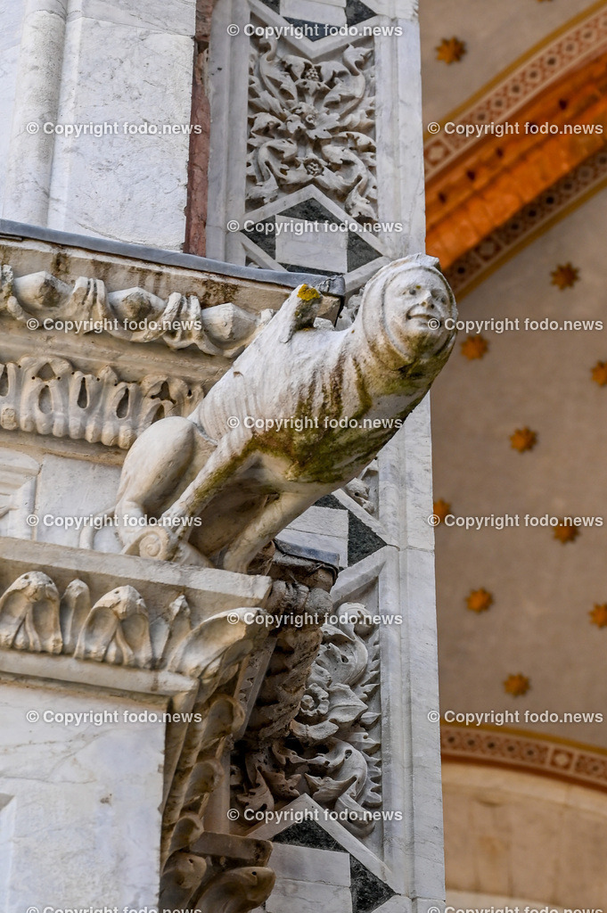 Italien_ Toscana_ Siena_ 27.05.2024-131 | 27.05.2024, Italien, ITA, Toskana, Siena im Bild Stadtansichten, Gebäude, Architektur, Touristen, Historisch, Souvenier, Piazza Del Campo, Dom von Siena


Siena ist Hauptstadt der Provinz Siena und gilt als eine der schönsten Städte der Toskana und Italiens. Die historische Altstadt gehört seit 1995 zum UNESCO-Welterbe. 

