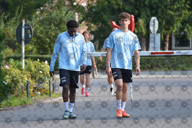 RGE_5693b | Hertha BSC, 2.Bundesliga, Herren, Training, von li. Enoch Oluwajimi Adetokunbo Adelenu, U-19 ( Hertha BSC ), Janne Berner ( Hertha BSC ), Saison 2025/26, Foto:  Ralf Gebhardt - Realisiert mit Pictrs.com