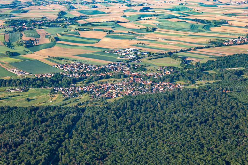 Vue aérienne: Vue de la ville à Scheibenhard dans le département Bas Rhin, France. Photo: IMG_131497.jpg prise le 18/05/2022 par Werner Riehm/FLY-FOTO.euRésolution de l'original: 5472 x 3648 px