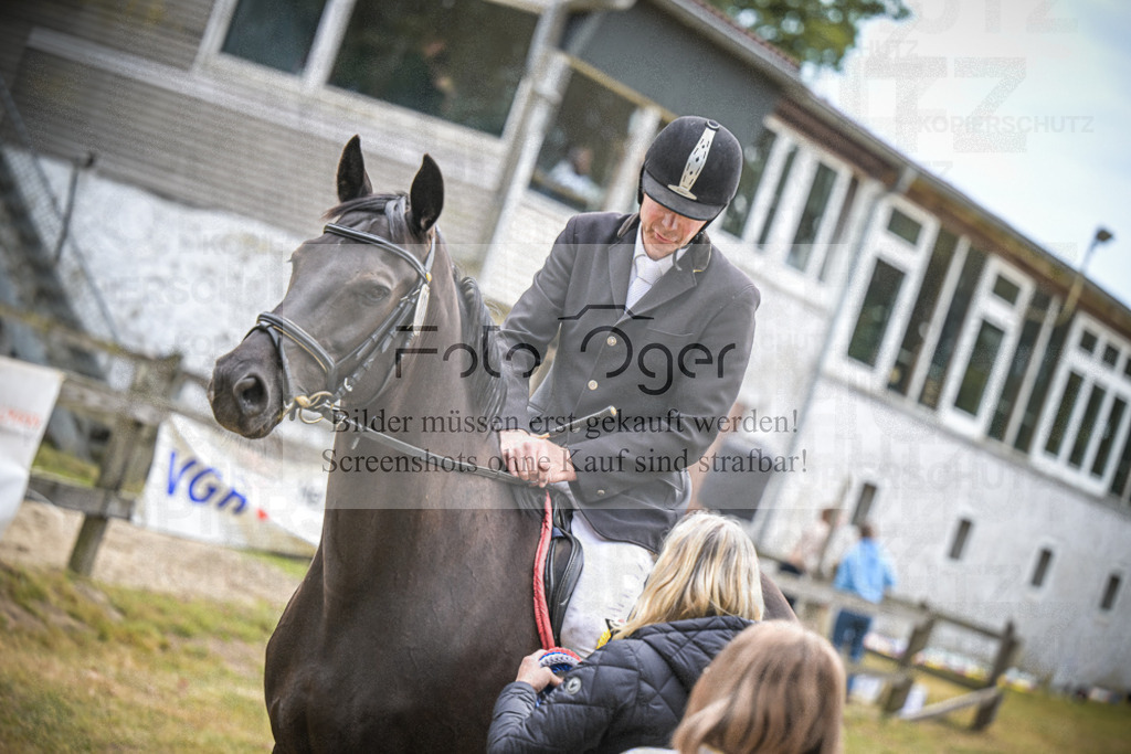 DOS_0005 | Entdecke hochwertige Reitturnierfotos von Foto Oger. Professionell, emotional und authentisch – jetzt Lieblingsmomente im Shop bestellen.Deutschlandweite Turnierfotografie. - Realisiert mit Pictrs.com