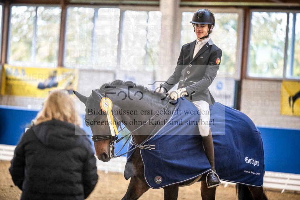DOS_0019 | Entdecke hochwertige Reitturnierfotos von Foto Oger. Professionell, emotional und authentisch – jetzt Lieblingsmomente im Shop bestellen.Deutschlandweite Turnierfotografie. - Realisiert mit Pictrs.com