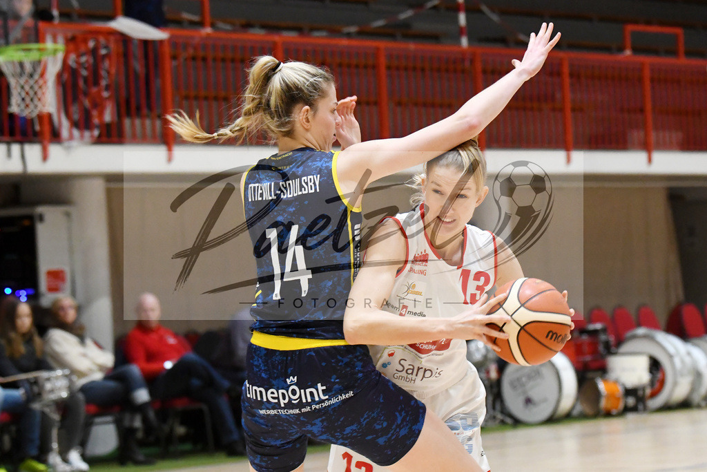20200209_PAOEBS_0011 | Basketball, Frauen: Harriet Ottewill-Soulsby (Eintracht Braunschweig) und Michelle Mueller (Panthers Academy Osnabrueck) im Zweikampf waehrend des Spiels der 2. DBBL zwischen Panthers Academy Osnabrueck und Eintracht Braunschweig im datos – home of the panthers am 09.02.2020 in Osnabrueck, Deutschland. - Realisiert mit Pictrs.com