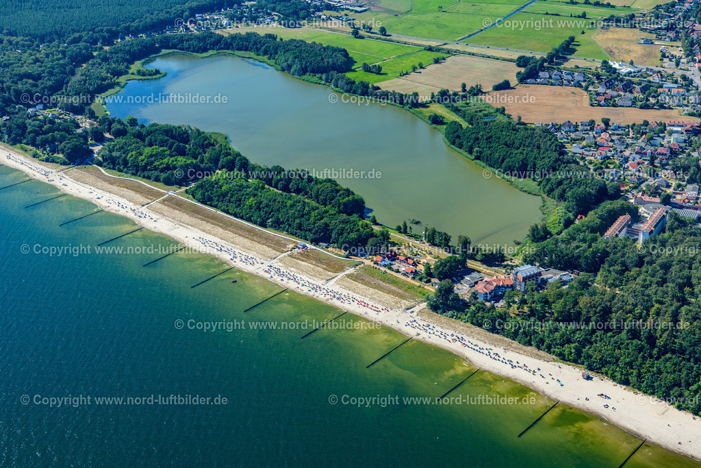 Kölpinsee_Usedom_ELS_7598100822 | LODDIN 10.08.2022 Küsten- Landschaft am Sandstrand der der Ostsee in Kölpinsee im Bundesland Mecklenburg-Vorpommern, Deutschland. Weiterführende Informationen bei: BEROLINA Hotel- und Gaststättengesellschaft mbH Strandhotel Seerose Kölpinsee. // Coastline on the sandy beach of of Baltic Sea in Koelpinsee in the state Mecklenburg - Western Pomerania, Germany. Further information at: BEROLINA Hotel- und Gaststaettengesellschaft mbH Strandhotel Seerose Koelpinsee. Foto: Martin Elsen