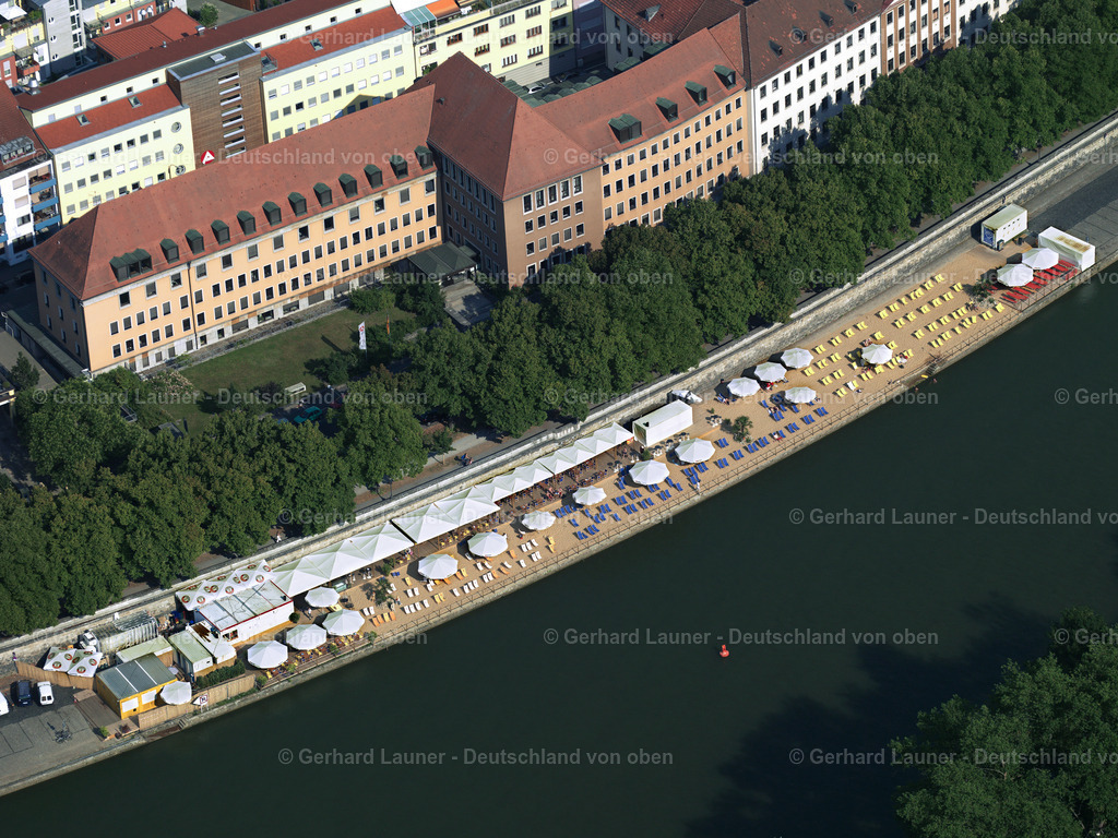 2695317 | Stadtstrand Würzburg, Strandbadlokal und Bar mit internationaler Küche, Liegestühlen, Tagesangeboten und Open-Air-Veranstaltungen.