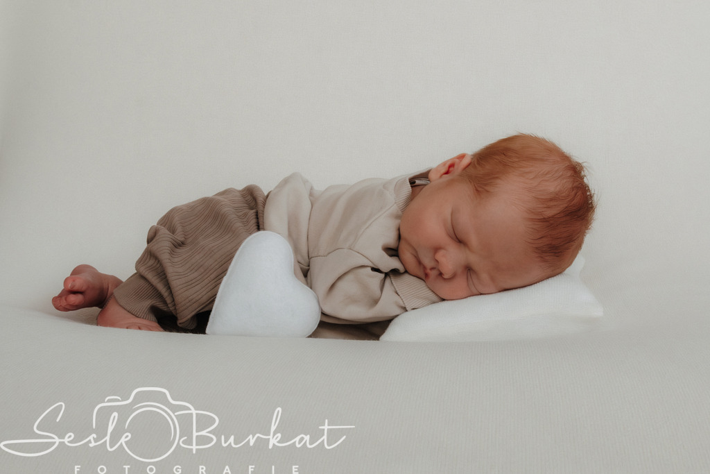 20250910-IMG_9727 | Authentische, natürliche und emotionale Fotoshootings auf der Nordseeinsel Föhr. Als Fotografin halte ich deine schönsten Momente in einzigartigen Neugeborenen-, Familien-, Paar- und Einzelshootings fest. Jetzt einen Termin vereinbaren!