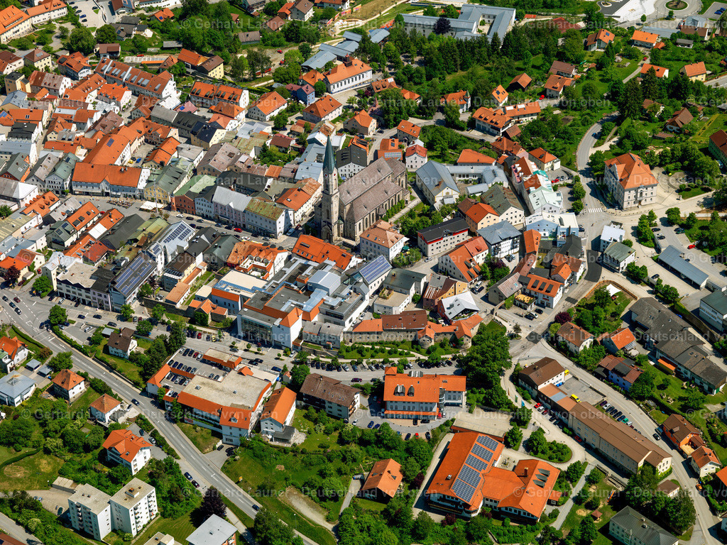2724112 | WALDKIRCHEN 19.05.2007 Stadtzentrum im Innenstadtbereich  in Waldkirchen im Bundesland Bayern, Deutschland // The city center in the downtown area  in Waldkirchen in the state Bavaria, Germany Foto: Gerhard Launer