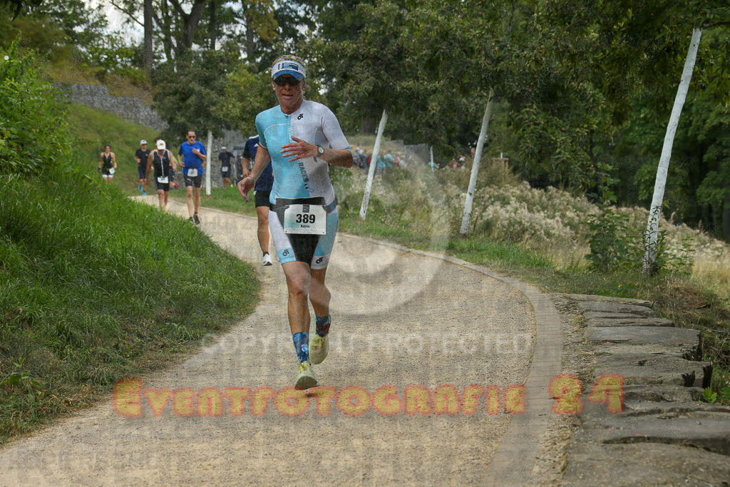 250824_1349_EX1_3844 | Sportfotografie im Rhein-Sieg Kreis, Köln, Bonn, NRW, Rheinland Pfalz, Hessen, etc. Unser Tätigkeitsfeld umfasst den Laufsport vom Volkslauf über den Marathon, Duathlon, Triathon bis zum Ultralauf wie Kölnpfad Ultra oder Schindertrail.