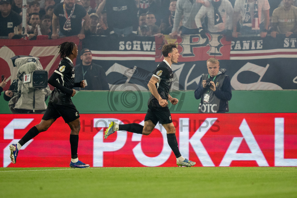 VfB Stuttgart vs. SC Freiburg, Fussball, DFB-Pokal, Halbfinale, 23.04.2026 | Maximilian Eggestein (SC Freiburg, #08) jubelt nach seinem Treffer zum 0:1,VfB Stuttgart vs. SC Freiburg, Fussball, DFB-Pokal, Halbfinale, 23.04.2026DFB regulations prohibit any use of photographs as image sequences and/or quasi-video