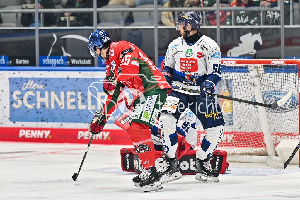 Augsburger Panther - Iserlohn Roosters | in dieser Szene versucht Christian HANKE (Augsburger Panther #25) den Puck vor Andreas JENIKE (Iserlohn Roosters 92) abzufälschen / Robin NORELL (Iserlohn Roosters 56) / Penny DEL: Augsburger Panther - Iserlohn Roosters; Curt Frenzel Stadion am 21.09.2025