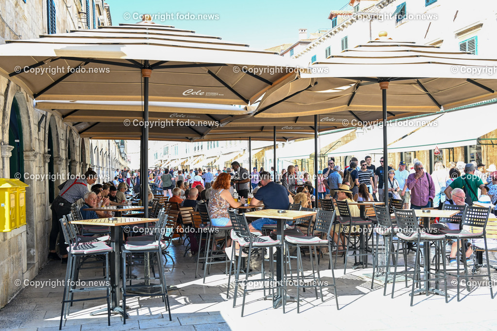 Kroatien_ Dubrovnik_ 11.10.2023-130 | 11.10.2023, Kroatien, HRV, Dubrovnik im Bild Gastronomie, Tourismus, Touristen, Sehenswuerdigkeiten, Stadtansichten



eine Stadt im suedlichen Kroatien an der Adriakueste in der Gespannschaft Dubrovnik-Nereveta. Die Altstadt wurde im Jahr 1979 von der UNESCO in die Liste des Weltkulturerbes aufgenommen.