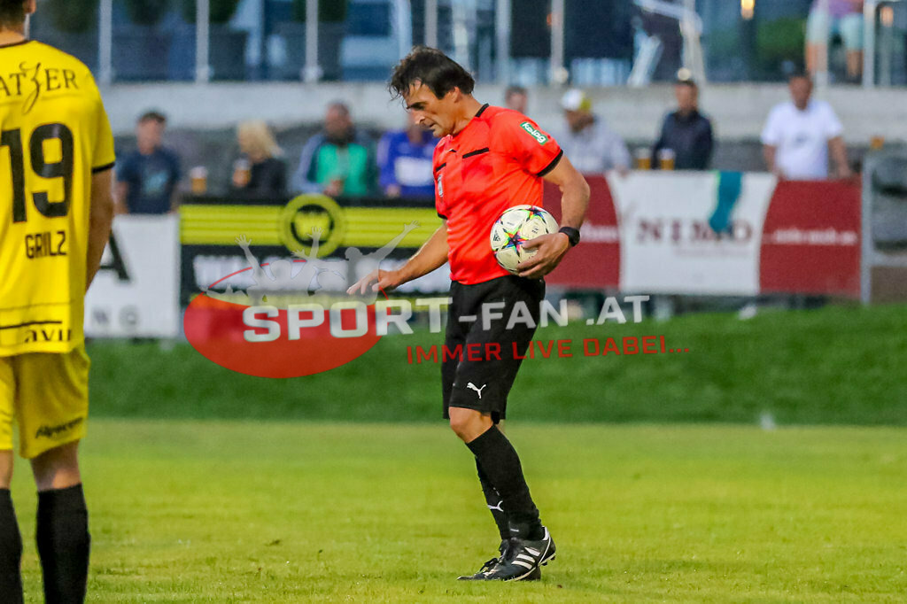 SV Feldkirchen - SC Launsdorf 2-1, Unterliga Ost | Schiedsrichter Stakic Nenad SV Feldkirchen - SC Launsdorf 2-1 am 23.08.2023 in Feldkirchen
(Modehaus NIMO Arena), Austria, (Photo by Ernst Krawagner sport-fan.at) - Realisiert mit Pictrs.com