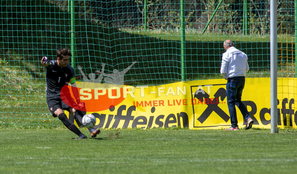 Portugal  U15 -Czech Republic U15 | DIOGO FERREIRA (Portugal #1) ; Portugal  U15 -Czech Republic U15 am 29.04.2022 in Arnoldstein
(Sportplatz), AUSTRIA, (Photo by Ernst Krawagner sport-fan.at) - Realisiert mit Pictrs.com